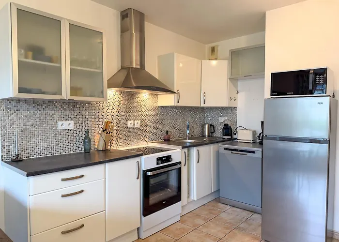 Le Petit - T2 Avec Jardin Apartment